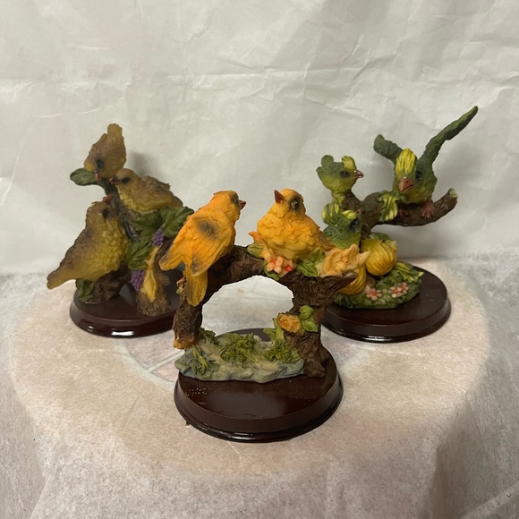 Charming Bird Figurine Yellow and Green MRH Bird Family Wooden Pedestal